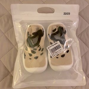 2 Tiny Feet Barefoot Walker leopard print